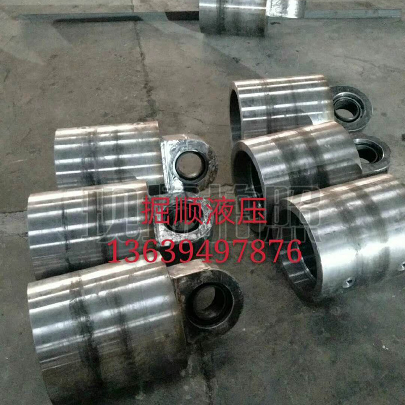 加班加點(diǎn)忙生產(chǎn)液壓泵、千斤頂，都是真材實(shí)料好質(zhì)量